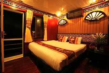 Chambre sur la jonque V-spirit dans la baie d Halong